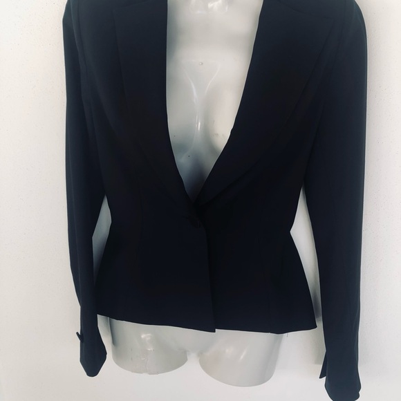 Structured Black Single-Button Tailored Blazer. Size 0 - Picture 6 of 14